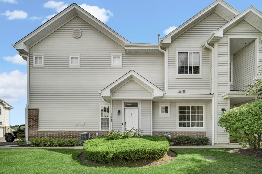 565 Blue Springs Drive Fox Lake IL 60020