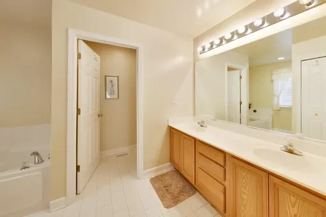 5660 Trinity Court Gurnee IL 60031