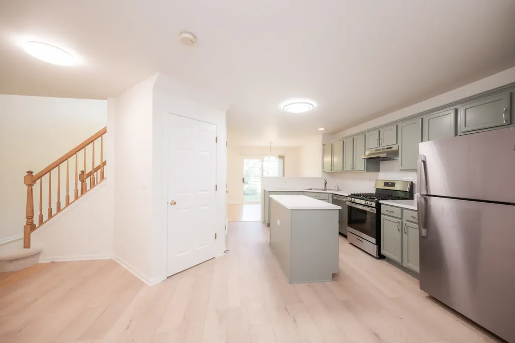 1452 Sturgeon Bay Court Schaumburg IL 60173