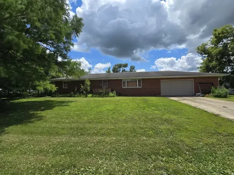 107 West Carper Street Seymour IL 61875