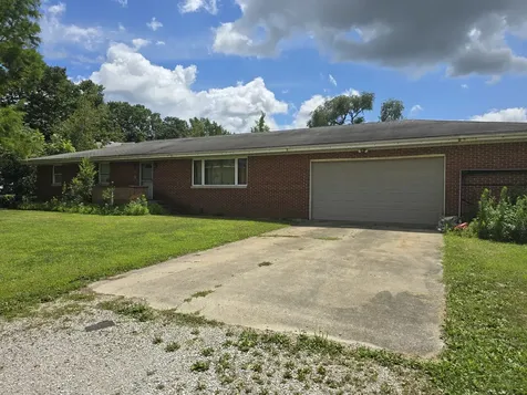 107 West Carper Street Seymour IL 61875