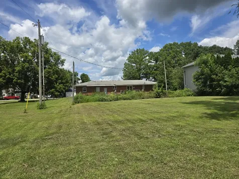107 West Carper Street Seymour IL 61875