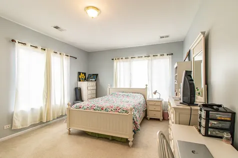 6 Beaconsfield Court Lincolnshire IL 60069