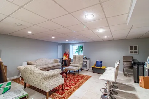 6 Beaconsfield Court Lincolnshire IL 60069