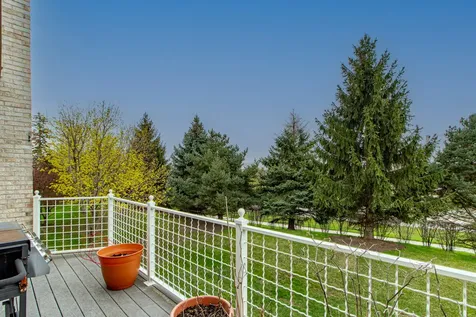 6 Beaconsfield Court Lincolnshire IL 60069