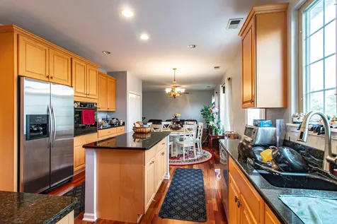 6 Beaconsfield Court Lincolnshire IL 60069