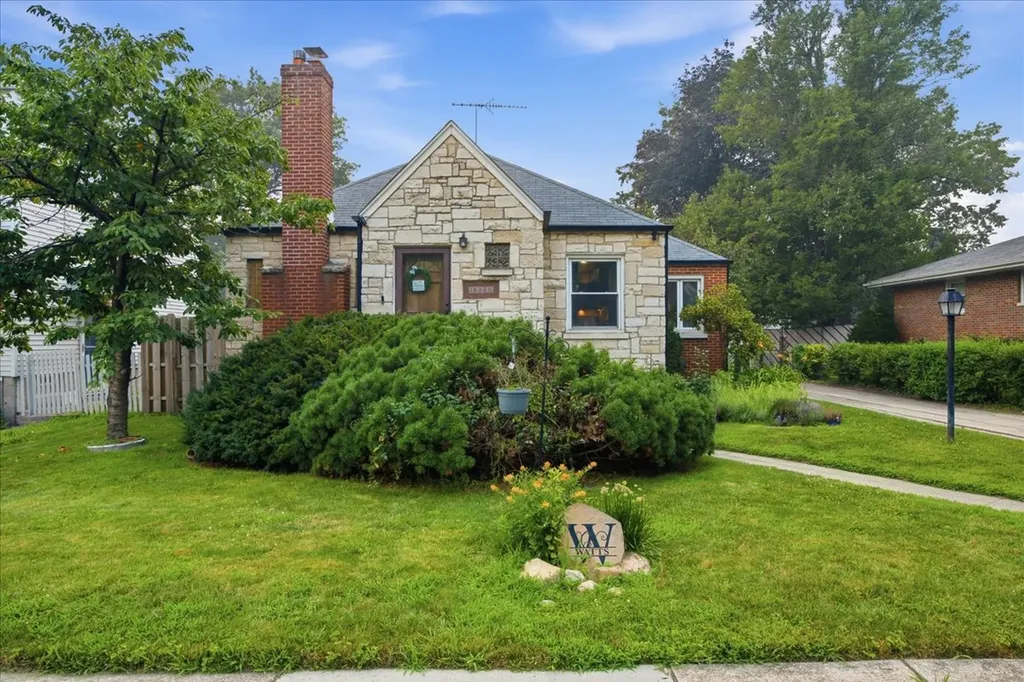 18326 Walter Street Lansing IL 60438