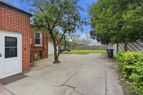 18326 Walter Street Lansing IL 60438