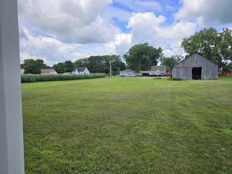 109 West Carper Street Seymour IL 61875