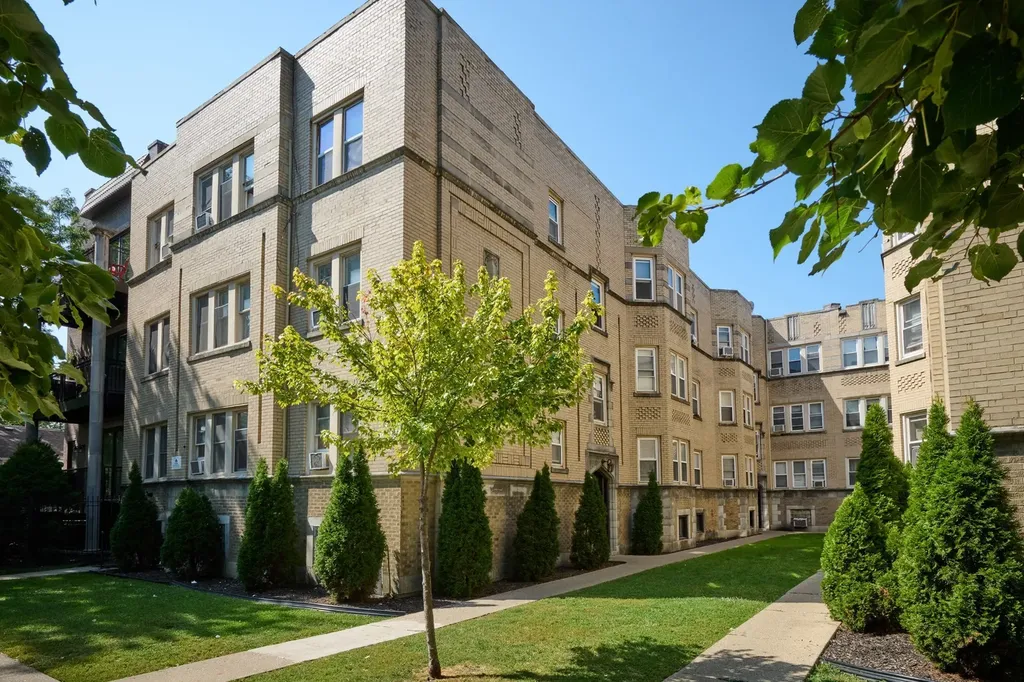 6322 North Albany Avenue Chicago IL 60659