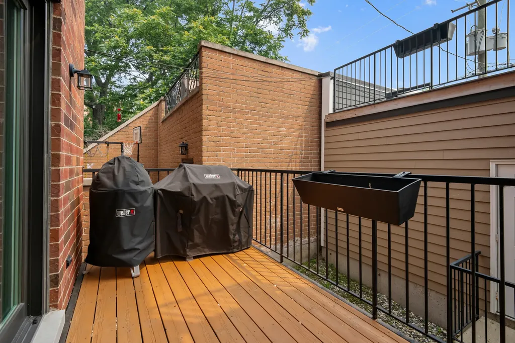 2333 North Southport Avenue Chicago IL 60614