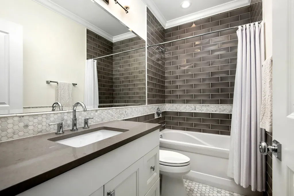 2333 North Southport Avenue Chicago IL 60614