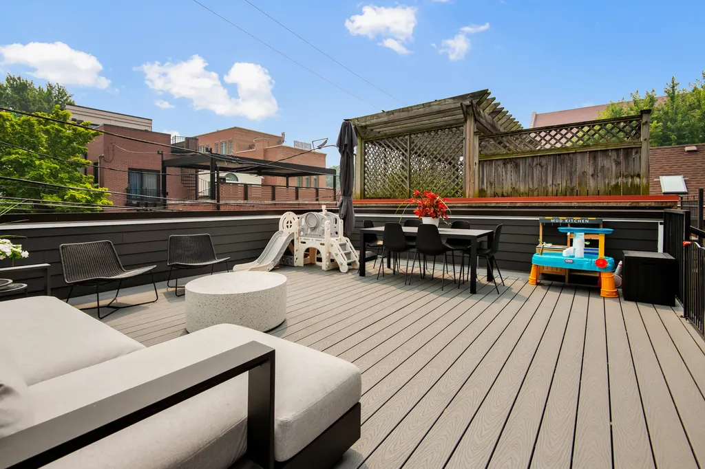 2333 North Southport Avenue Chicago IL 60614