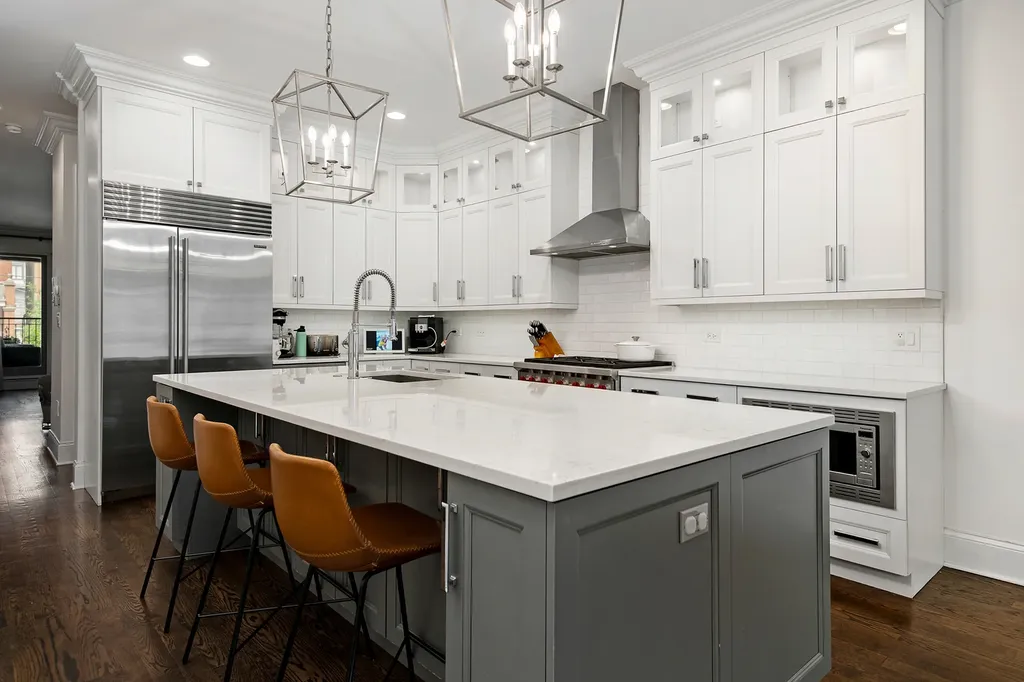 2333 North Southport Avenue Chicago IL 60614