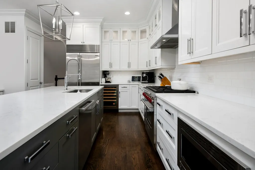 2333 North Southport Avenue Chicago IL 60614