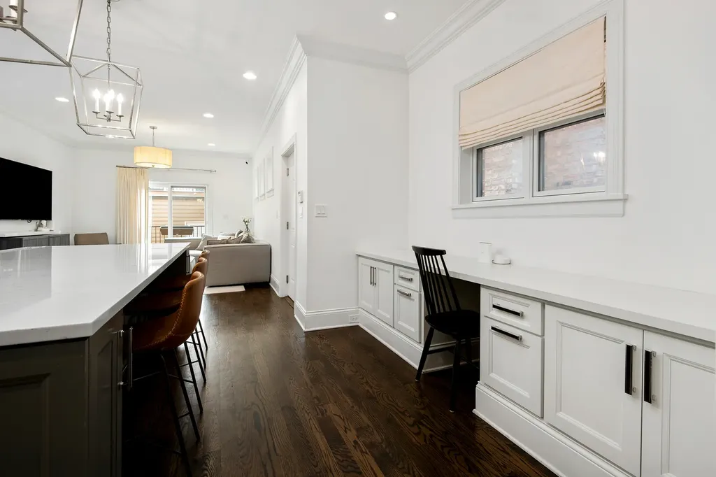 2333 North Southport Avenue Chicago IL 60614