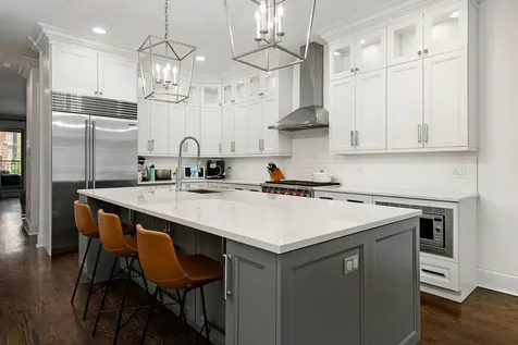 2333 North Southport Avenue Chicago IL 60614