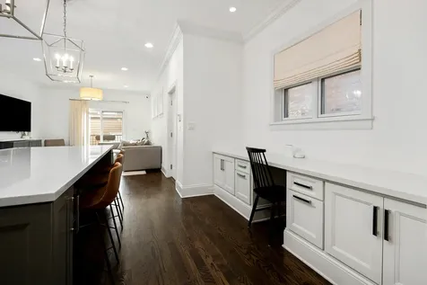2333 North Southport Avenue Chicago IL 60614