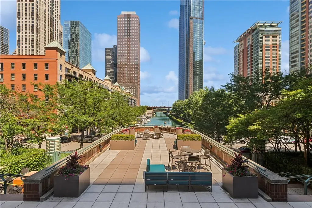 440 North Mcclurg Court Chicago IL 60611