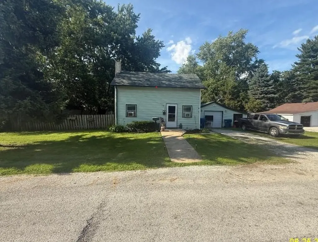 709 North Maple Street Momence IL 60954