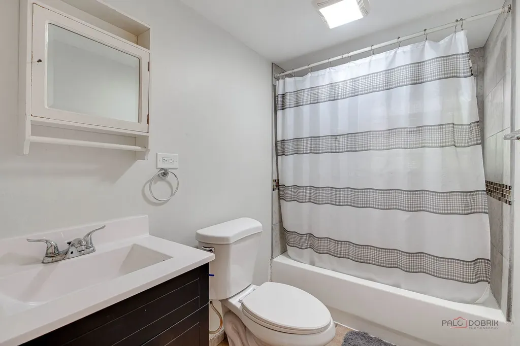 4439 West Deming Place Chicago IL 60639