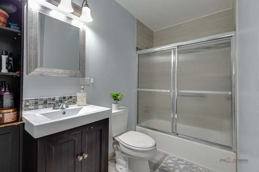 4439 West Deming Place Chicago IL 60639