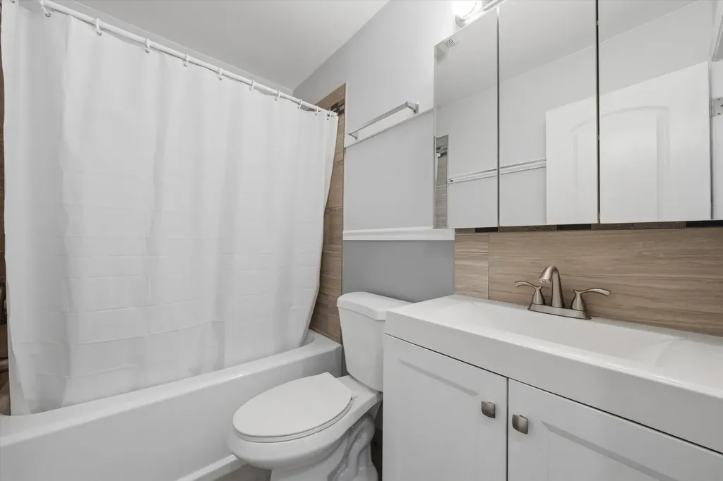 1354 West Ohio Street Chicago IL 60642