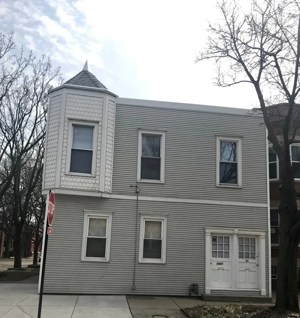 1901 West Barry Avenue Chicago IL 60657