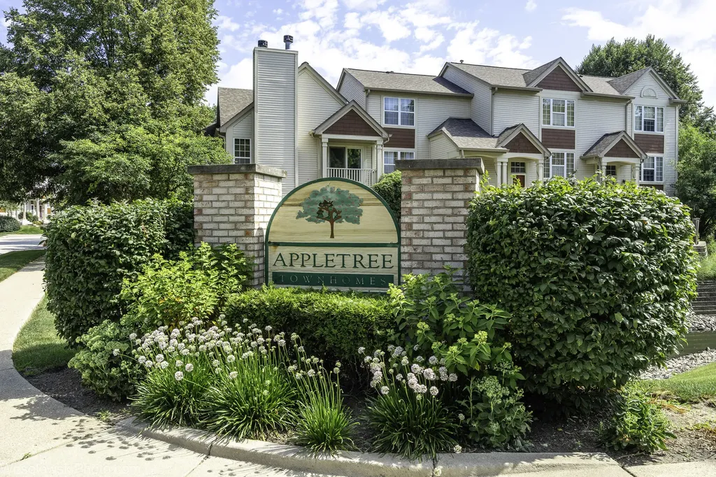 1645 Apple Tree Lane West Chicago IL 60185