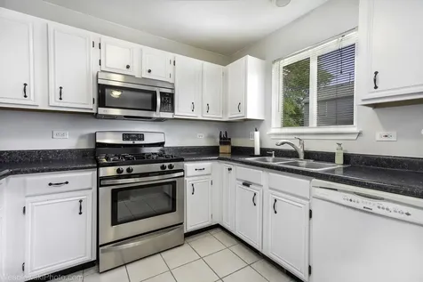 1645 Apple Tree Lane West Chicago IL 60185