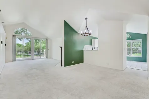 376 Ashford Circle Bartlett IL 60103