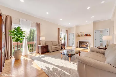 2768 The Mews Northbrook IL 60062