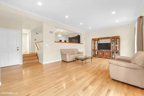 2768 The Mews Northbrook IL 60062