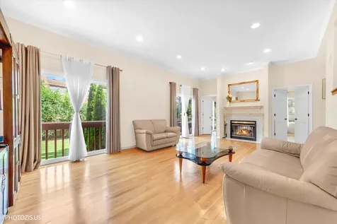 2768 The Mews Northbrook IL 60062