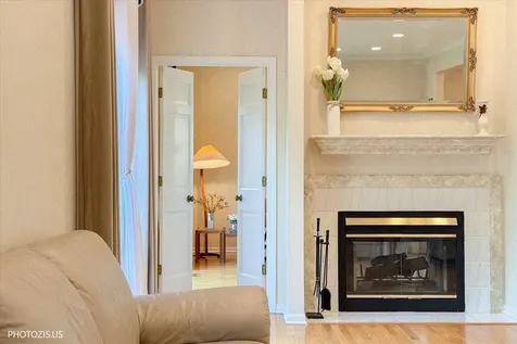 2768 The Mews Northbrook IL 60062