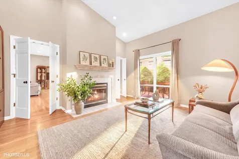 2768 The Mews Northbrook IL 60062