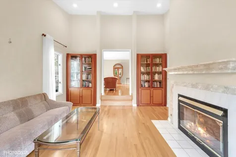 2768 The Mews Northbrook IL 60062