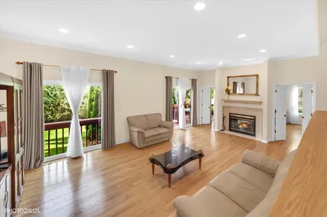 2768 The Mews Northbrook IL 60062