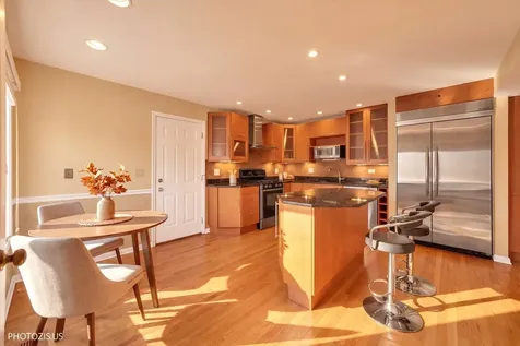 2768 The Mews Northbrook IL 60062