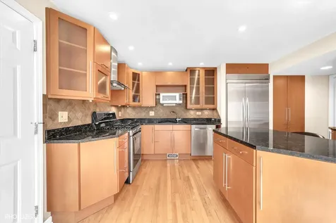 2768 The Mews Northbrook IL 60062