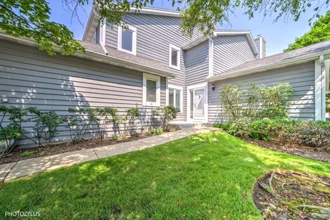2768 The Mews Northbrook IL 60062