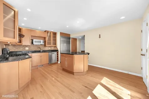 2768 The Mews Northbrook IL 60062