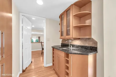 2768 The Mews Northbrook IL 60062