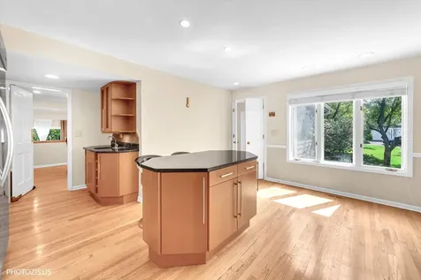 2768 The Mews Northbrook IL 60062