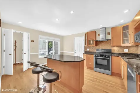 2768 The Mews Northbrook IL 60062