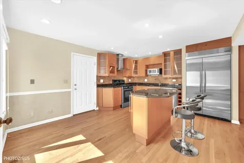 2768 The Mews Northbrook IL 60062