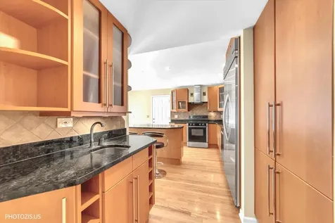2768 The Mews Northbrook IL 60062