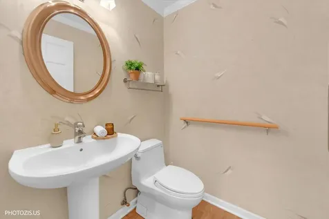 2768 The Mews Northbrook IL 60062