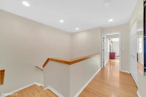 2768 The Mews Northbrook IL 60062