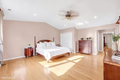 2768 The Mews Northbrook IL 60062